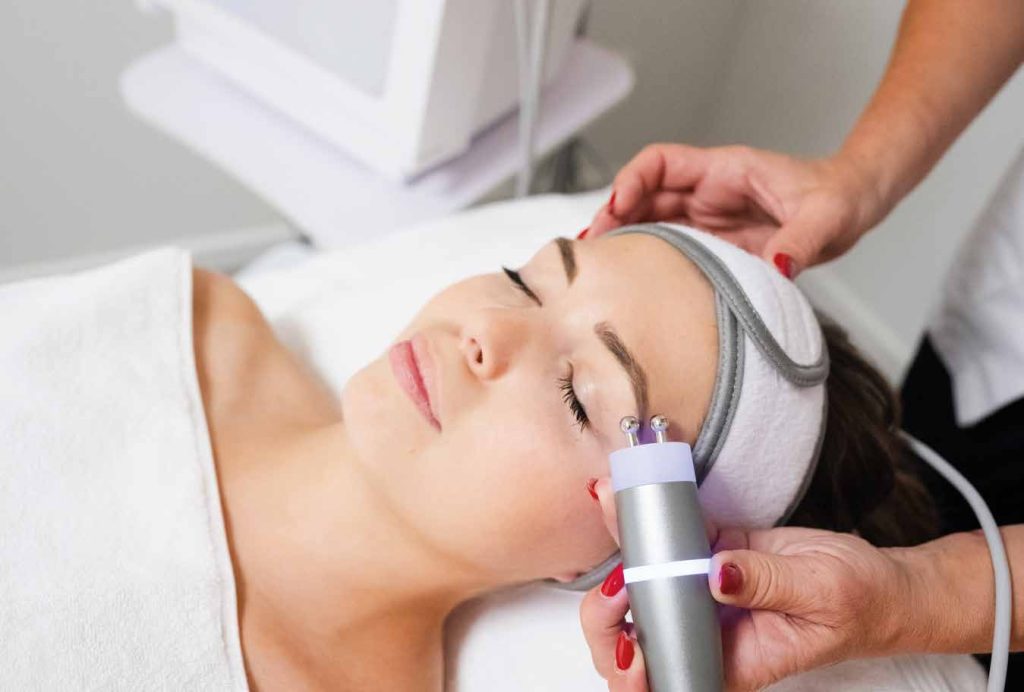 Radiofrequency facial treatment
